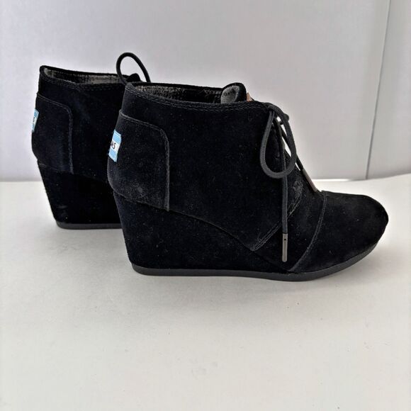TOMS Shoes Womens Size 7 Black Suede Wedge Booties Whimsigoth Lace Up Casual - Picture 4 of 8